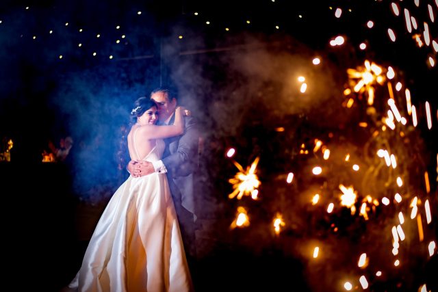 El primer baile como esposos es un momento que recordarás para siempre 🧡✨
4 bodas. 4 historias. Un mismo momento que nunca se repite.

📩 ¿Buscas quién cuente tu boda así? Escríbeme o entra al link en bio.

Fotografía de bodas en Guadalajara, documentando lo que realmente pasa, no solo cómo se ve.
.
.
.
#bodasguadalajara #fotografodebodasgdl #bodasjalisco #fotografíaprofesional #fotografiadebodas